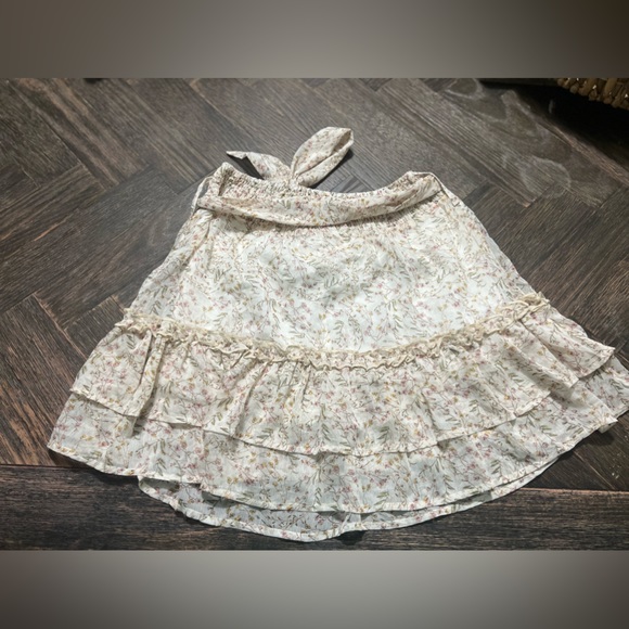 mini floral flowy mini skirt super cute! - Picture 2 of 4